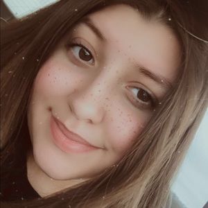 Meet your Posher, Chloe